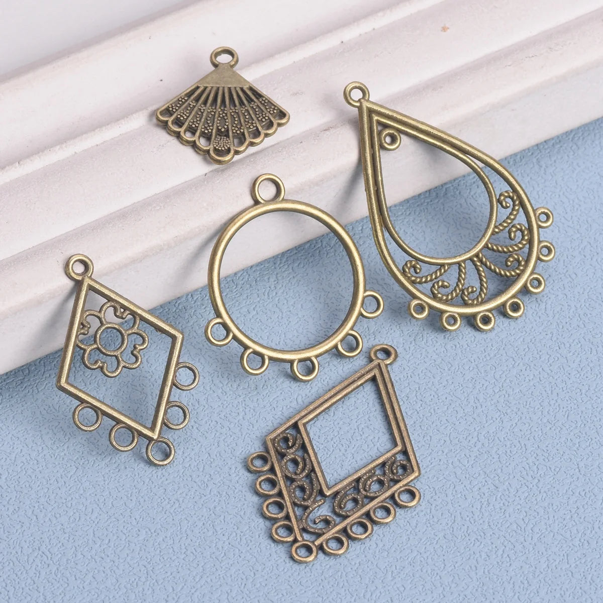 R&G.Pro 10pcs Antique Bronze Metal Chandelier Pendants